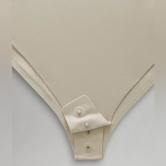 Lululemon Wundermost High-Neck Bodysuit in Mojave Tan size L Great Condition! - Picture 5 of 9